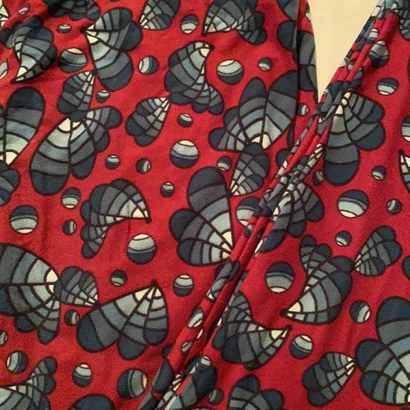 Lularoe OS maroon with green leggings - Picture 2 of 2